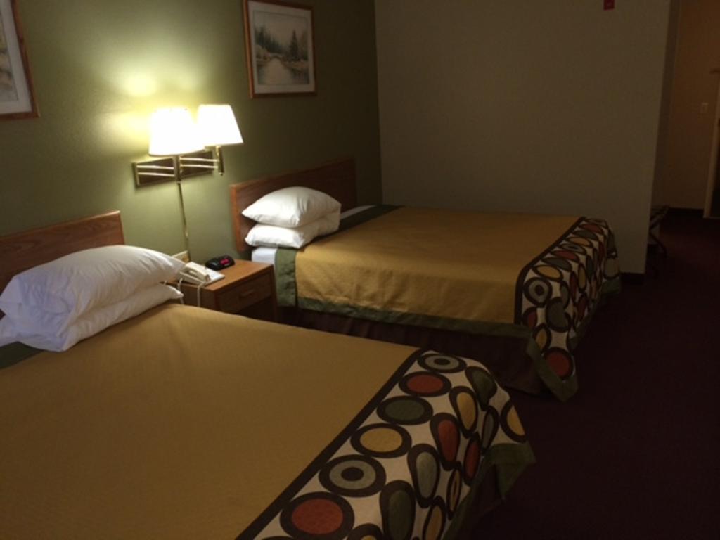 Super 8 By Wyndham Beresford Hotel Bilik gambar