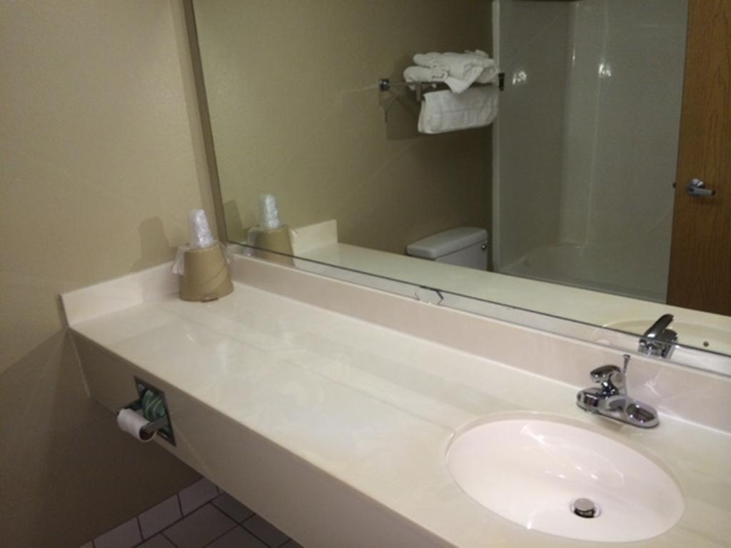 Super 8 By Wyndham Beresford Hotel Bilik gambar