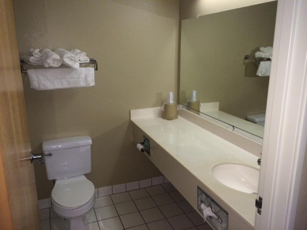 Super 8 By Wyndham Beresford Hotel Bilik gambar